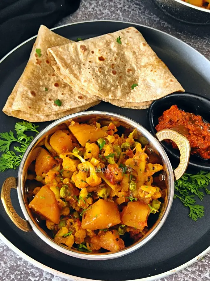 1 aloo gobi matar sabji cauliflower potatoes and peas curry easy quick simple lunch dinner sunday meals vegan vegetarian healthy tiffin box lunch box Indian restaurant style recipe