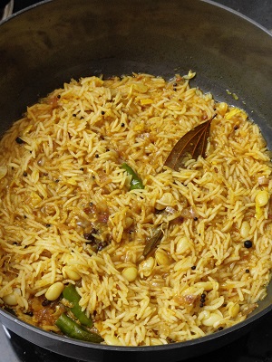 Valachi Khichadi | Dalimbi Bhaat | Vaal Bhaat (वालाची खिचडी / डाळिंबी भात) https://thespicycafe.com/wp-content/uploads/2023/03/03-valachi-khichdi-khichadi-maharashtrian-traditional-authentice-dalimbi-bhat-bhaat-masale-bhat-vegan-vegetarian-festive-easy-quick-simple-indian-pulao-biryani-kadve-vaal-1.jpg https://thespicycafe.com/valachi-khichdi-dalimbi-bhaat-recipe/