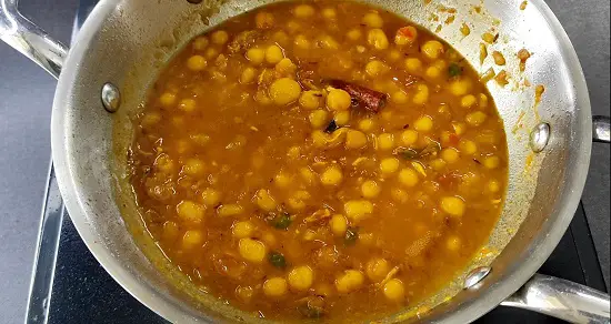 Matar Ke Chole | Safed Vatana Usal | White Peas Curry https://thespicycafe.com/wp-content/uploads/2023/04/18-safed-vatana-usal-matar-chole-dried-white-peas-curry-vegan-vegetarian-ragda-recipe-ragda-pattice-simple-quick-easy-lunch-dinner-breakfast-snack-Indian-chaat-lentils-protein-rich-diabetic-friendly.jpg https://thespicycafe.com/matar-ke-chole-recipe/