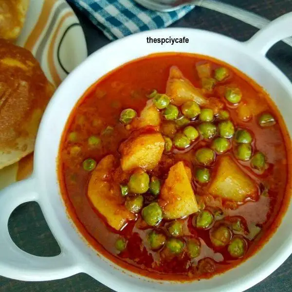 Aloo Matar Ki Sabji Restaurant Style | How to make Green Peas Potato Curry https://thespicycafe.com/wp-content/uploads/2021/01/matar-batata-bhaji-aloo-matar-recipe-vegan.jpg https://thespicycafe.com/category/vegan-recipes/page/11/