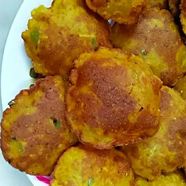 Khamanga Dudhi Bhoplyache Vade | Lauki ki Poori | Bottle Gourd Poori https://thespicycafe.com/wp-content/uploads/2021/03/IMG_07032021_140026_450_x_450_pixel.jpg https://thespicycafe.com/how-to-make-dudhi-bhoplyache-vade-lauki-ki-poori/