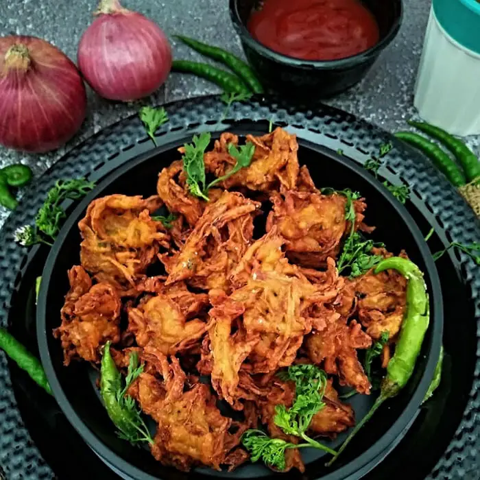 Kurkurit Kanda Bhaji | Onion Fritters | Onion Pakoda https://thespicycafe.com/kanda-bhaji-onion-fritters-onion-pakoda-recipe/