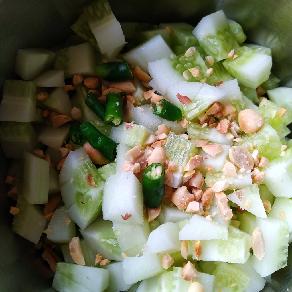 Kakdi Koshimbir | Khamanga Kakdi | Cucumber Peanut Salad https://thespicycafe.com/wp-content/uploads/2021/06/kakdi-chi-koshimbir-maharashtrian-style-vegan-cucumber-salad-recipe-no-onion-no-garlic-salad-diabetic-friendly-salad.jpg https://thespicycafe.com/kakdi-chi-koshimbir-cucumber-salad-recipe/