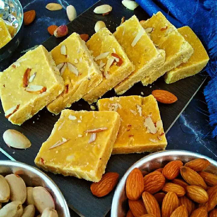 Besan Burfi | Besan Ki Burfi https://thespicycafe.com/wp-content/uploads/2021/06/besan-burfi-indian-sweets-desserts-glutenfree-besan-ki-burfi-chickpea-fudge.jpg https://thespicycafe.com/besan-burfi-recipe-besan-ki-burfi/