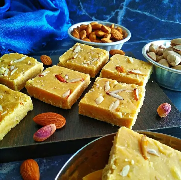 Besan Burfi | Besan Ki Burfi https://thespicycafe.com/wp-content/uploads/2021/06/besan-burfi-indian-sweets-desserts-glutenfree-besan-ki-burfi-chickpea-fudge.jpg https://thespicycafe.com/besan-burfi-recipe-besan-ki-burfi/