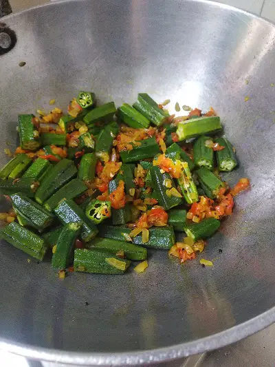 Bhindi Masala - Vegan Okra Masala https://thespicycafe.com/bhindi-masala-vegan-okra-masala-recipe/