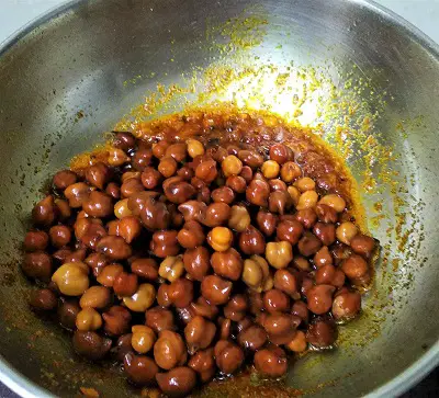 Harbaryachi Usal - Chana Masala - Black Chickpea Curry https://thespicycafe.com/wp-content/uploads/2021/08/final-chana-masala-curry.png https://thespicycafe.com/chana-masala-recipe/
