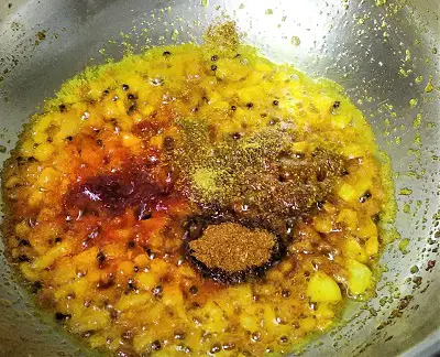 Kala Chana Masala Recipe (Black Chickpea Curry) https://thespicycafe.com/kala-chana-masala-recipe-black-chickpea-curry/