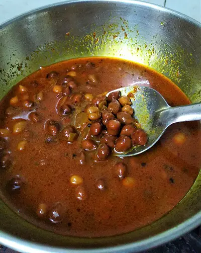 Harbaryachi Usal - Chana Masala - Black Chickpea Curry https://thespicycafe.com/wp-content/uploads/2021/08/final-chana-masala-curry.png https://thespicycafe.com/chana-masala-recipe/