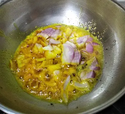 Kala Chana Masala Recipe (Black Chickpea Curry) https://thespicycafe.com/kala-chana-masala-recipe-black-chickpea-curry/