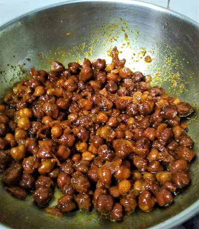 Harbaryachi Usal - Chana Masala - Black Chickpea Curry https://thespicycafe.com/chana-masala-recipe/