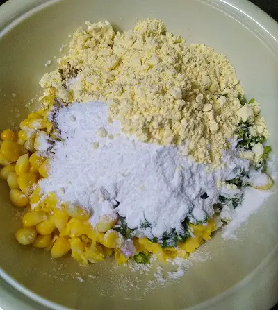 Sweet Corn Pakoda | Corn Bhajiya | Makai Bhajiya https://thespicycafe.com/sweet-corn-pakoda-corn-bhajiya-makai-bhajiya-recipe/