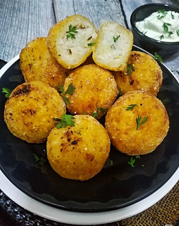 Upvasache Pattice | Farali Pattice | Farali Kachori https://thespicycafe.com/wp-content/uploads/2022/02/upvas-pattice-vrat-fasting-indian-farali-pattice-snack-vegan-glutnfree.jpg https://thespicycafe.com/tag/vegan-indian-recipes/