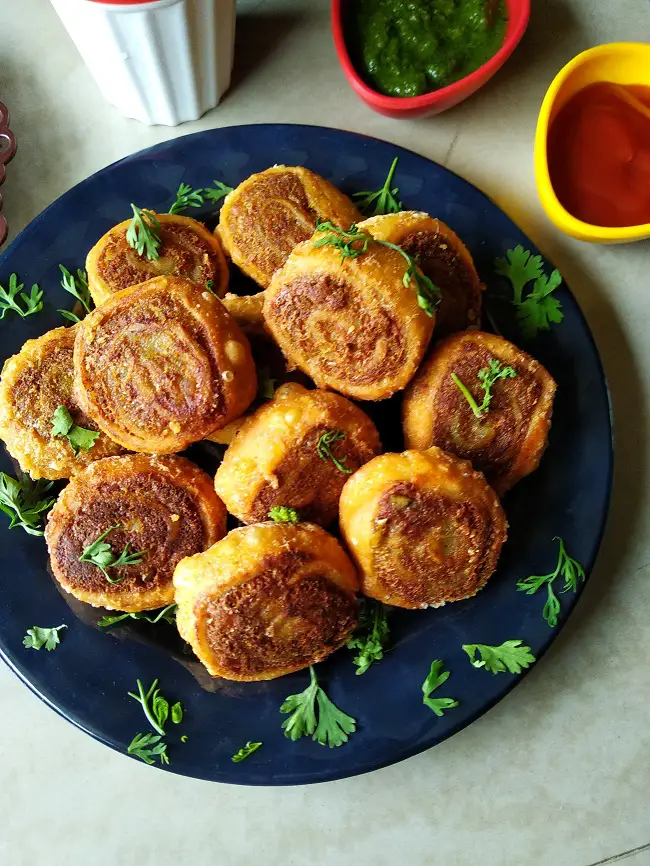 Crispy Pinwheel Samosa | Easy Samosa Pinwheels https://thespicycafe.com/wp-content/uploads/2021/04/IMG_05042021_192815_650_x_650_pixel.jpg https://thespicycafe.com/pinwheel-samosa-recipe/