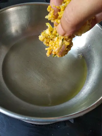 Bhatache Vade | Rice Pakora | Chawal Ke Pakore https://thespicycafe.com/bhatache-vade-chawal-ke-pakore-recipe/