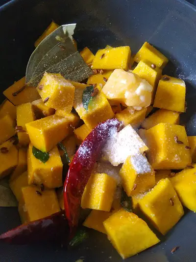 Khatta Meetha Kaddu | Sweet And Sour Pumpkin Curry https://thespicycafe.com/khatta-meetha-kaddu-sweet-and-sour-pumpkin-curry-recipe/