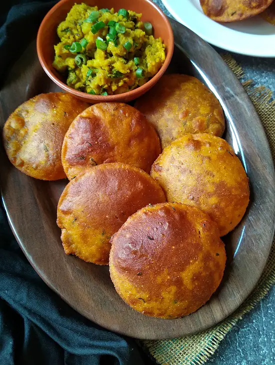 vegan pumpkin masala puri kaddu ki puri lal bhoplyahci puri masala puri recipe plantbased Indian snack recipe