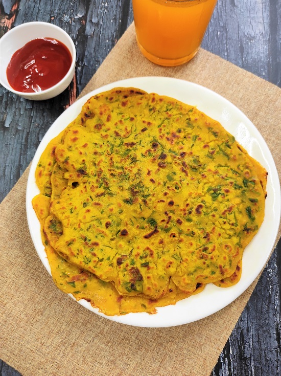 Methi Che Dhirde | Methi Ka Chilla (Pancake) https://thespicycafe.com/wp-content/uploads/2022/07/methi-dhirdhe-methi-chilla-fenugreek-pancake.jpg https://thespicycafe.com/methi-che-dhirde/