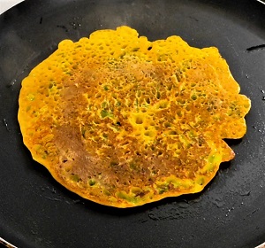 Methi Che Dhirde | Methi Ka Chilla (Pancake) https://thespicycafe.com/wp-content/uploads/2022/07/methi-dhirdhe-methi-chilla-fenugreek-pancake.jpg https://thespicycafe.com/methi-che-dhirde/