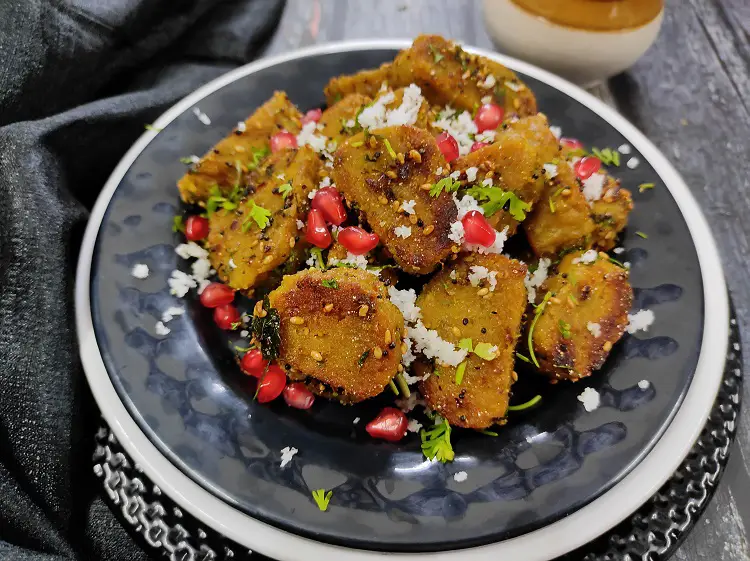 Dudhi Muthiya | Lauki Muthiya Recipe | Steamed Bottle Gourd Dumplings https://thespicycafe.com/wp-content/uploads/2022/07/dudhi-muthiya-lauki-muthiya-popular-gujarati-indian-snack-recipe.jpg https://thespicycafe.com/dudhi-muthiya/