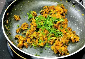 Patichya Kandyacha Zunka (Maharashtrian Style Spring Onion Sabji) https://thespicycafe.com/spring-onion-zunka/