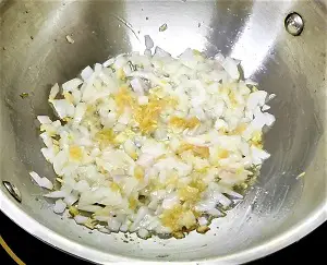 Corn Palak | Spinach Corn Curry https://thespicycafe.com/palak-corn-sabji/