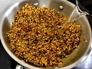 Mod Alelya Matki Chi Usal Maharashtrian Style - Moth Beans Curry https://thespicycafe.com/matki-chi-usal-maharashtrian-style/