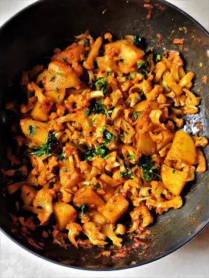Aloo Gobi Sabji | Cauliflower & Potato Curry https://thespicycafe.com/aloo-gobi-sabji/