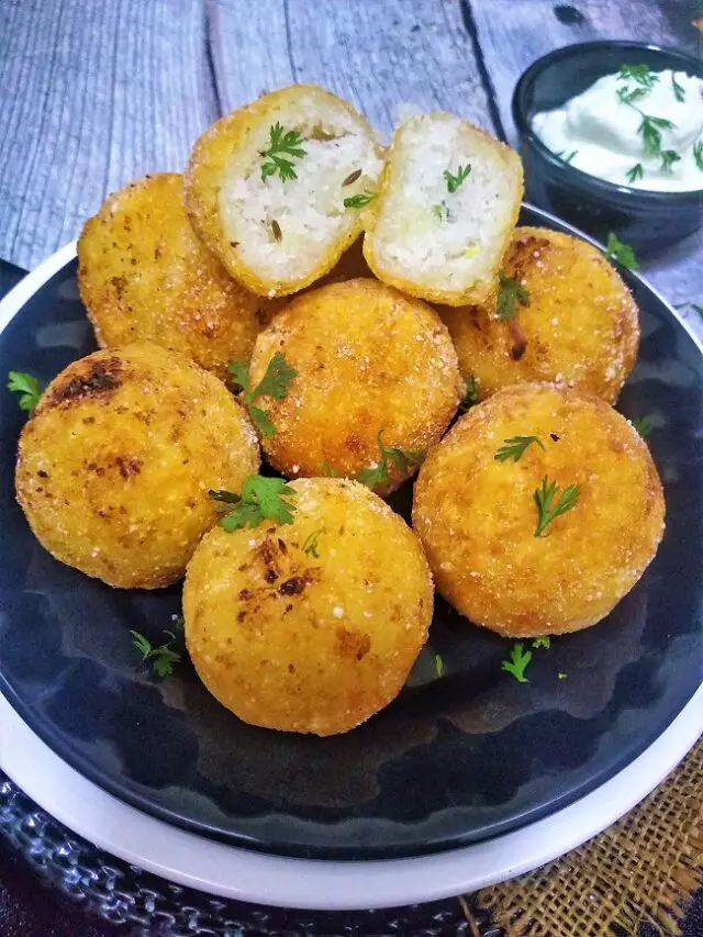farali pattice upvasachi kachori coconut potato balls vegan vegetarian Indian vrat recipes snacks