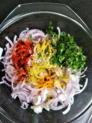 Kanda Bhaji | Crispy Onion Pakoda | Onion Fritters https://thespicycafe.com/vegan-onion-pakoda/