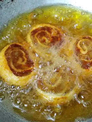 Crispy Pinwheel Samosa | Easy Samosa Pinwheels https://thespicycafe.com/pinwheel-samosa-recipe/