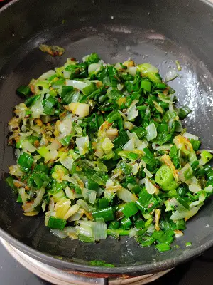 Kandyacha Paticha Pithla - Spring Onion Curry https://thespicycafe.com/kandyacha-paticha-pithla-spring-onion-curry/