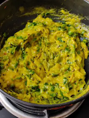 Kandyacha Paticha Pithla - Spring Onion Curry https://thespicycafe.com/wp-content/uploads/2023/01/1672724321379.jpg https://thespicycafe.com/kandyacha-paticha-pithla-spring-onion-curry/