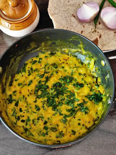 Kandyacha Paticha Pithla - Spring Onion Curry https://thespicycafe.com/kandyacha-paticha-pithla-spring-onion-curry/