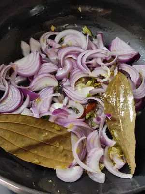Tawa Pulao Recipe (Mumbai Street Style) https://thespicycafe.com/tawa-pulao-street-style-recipe/