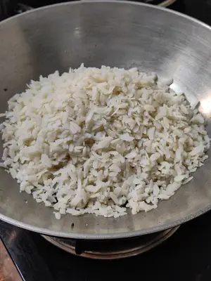 Kanda Poha Recipe (Maharashtrian Breakfast) |Kande Pohe Recipe https://thespicycafe.com/kande-pohe-recipe/