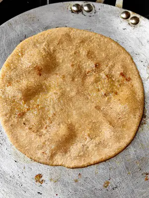 Gul Poli | Gud Poli | Til Gul Poli -Maharashtrian Recipe https://thespicycafe.com/gul-poli-maharashtrian-recipe/