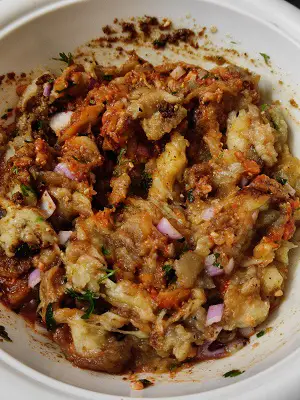 Vangyache Kacche Bharit | Baingan Bharta (Maharashtrian Recipe) https://thespicycafe.com/wp-content/uploads/2023/02/111-vangyacha-bharit-kacchya-maharashtrian-khandeshi-recipe-eggplants-aubergine-baba-ganoush-brinjal-roasted-vegan-vegetarian-Indian-easy-lunch-dinner-with-bhakri.jpg https://thespicycafe.com/vangyacha-kaccha-bharit/