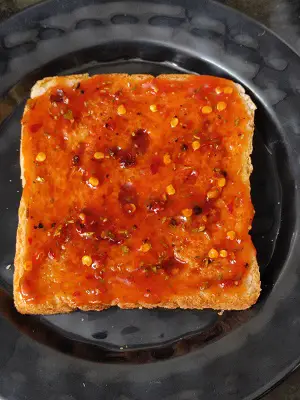 Bread Pizza On Tawa | Bread Pizza Without Oven | Pizza Toast Recipe https://thespicycafe.com/wp-content/uploads/2023/02/2-bread-pizza-on-pan-tawa-griddle-no-oven-pizza-recipe-Indian-vegetarian-party-kids-snack-quick-easy-simple-vegetable-pizza-street-style-1.jpg https://thespicycafe.com/bread-pizza-on-tawa/