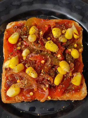 Bread Pizza On Tawa | Bread Pizza Without Oven | Pizza Toast Recipe https://thespicycafe.com/bread-pizza-on-tawa/