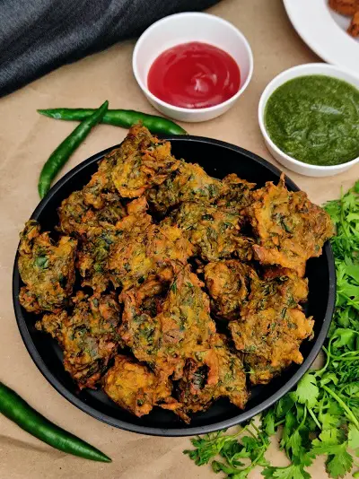 Methi pakoda, a delicious vegan vegetarian fenugreek fritter recipe. This is a gluten-free Indian street style snack recipe which turns out crispy from outside and soft from inside.