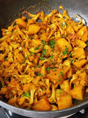Flower Batata Sukhi Bhaji | Aloo Gobi Maharashtrian Recipe https://thespicycafe.com/flower-batata-bhaji-maharashtrian-recipe/