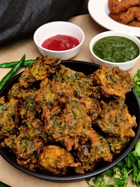 Methi pakoda, a delicious vegan vegetarian fenugreek fritter recipe. This is a gluten-free Indian street style snack recipe which turns out crispy from outside and soft from inside. 