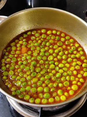 Matar Chi Usal (Maharashtrian Style) | Green Peas Curry https://thespicycafe.com/how-to-make-green-peas-curry-matar-chi-usal/