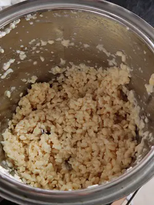 Tandalache Vade | Malavani Vade | Rice Poori https://thespicycafe.com/tandlache-vade/
