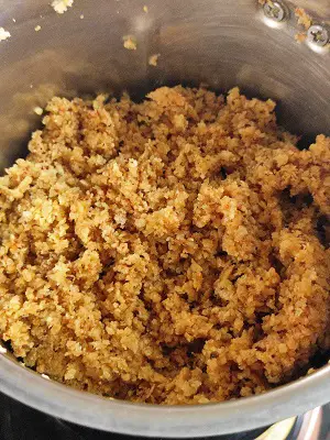 Policha Ladoo | Chapati Ladoo | Roti Ke Ladoo https://thespicycafe.com/policha-ladoo-recipe/