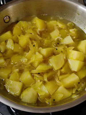 Kanda Batata Rassa Bhaji | Aloo Pyaz Raswali Sabji | Onion Potato Curry https://thespicycafe.com/kanda-batata-rassa-recipe/