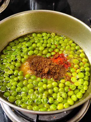 Matar Chi Usal (Maharashtrian Style) | Green Peas Curry https://thespicycafe.com/wp-content/uploads/2023/03/1677834735910-1.jpg https://thespicycafe.com/how-to-make-green-peas-curry-matar-chi-usal/