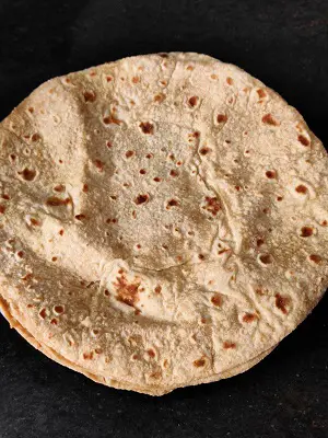 Policha Ladoo | Chapati Ladoo | Roti Ke Ladoo https://thespicycafe.com/policha-ladoo-recipe/
