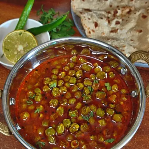 Matar Chi Usal (Maharashtrian Style) | Green Peas Curry https://thespicycafe.com/how-to-make-green-peas-curry-matar-chi-usal/